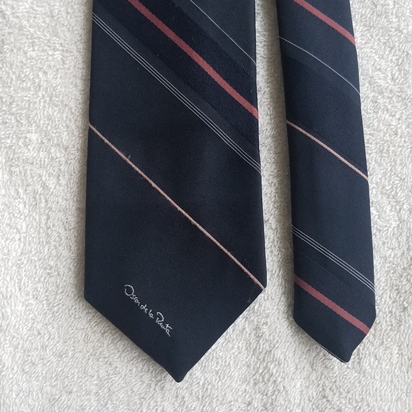 Oscar de la Renta - Picture 2 of 13